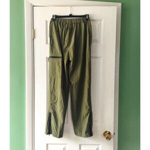 Lightweight Green Cargo Pants Big Pockets and Zippers size small NWOT
